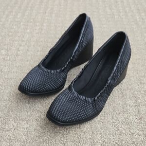 AEROSOLES Black Textured Wedges